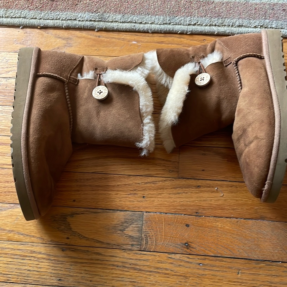Ugg short boots